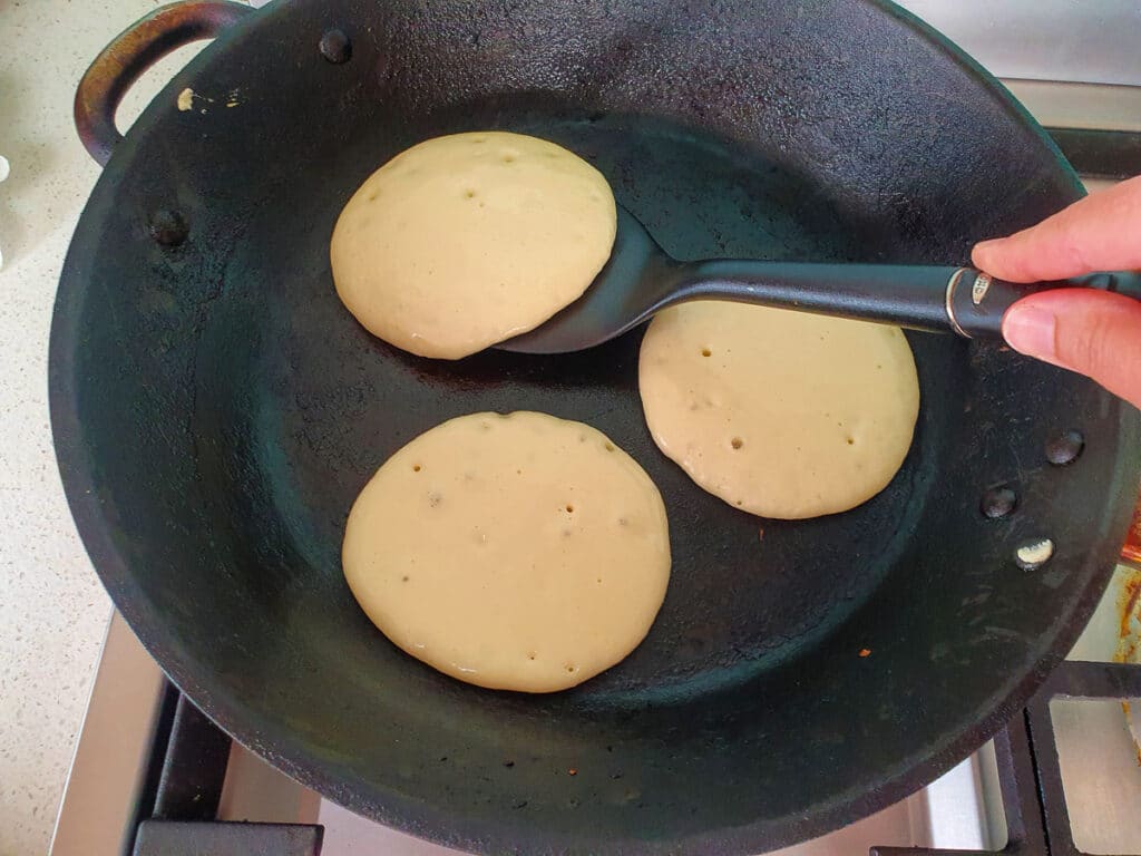 Pikelets 12 Flipping pikelets with an egg flip